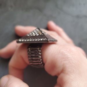 Adjustable silver pyramid ring